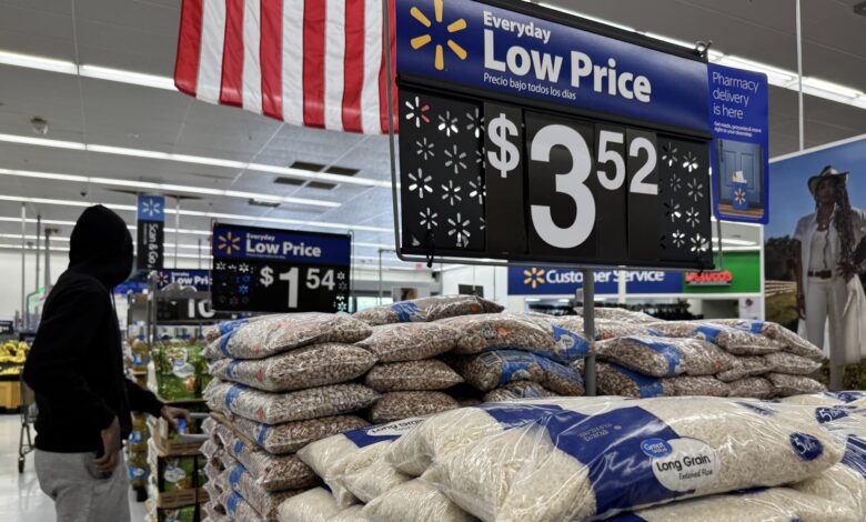 Walmart can absorb tariffs, fmr. U.S. CEO Simon questions price hikes Walmart can absorb tariffs, fmr. U.S. CEO Simon questions price hikes