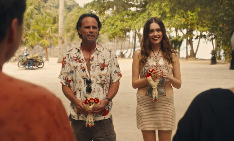 Walton Goggins Interview Shut Down After Aimee Lou Wood Questions Walton Goggins Interview Shut Down After Aimee Lou Wood Questions