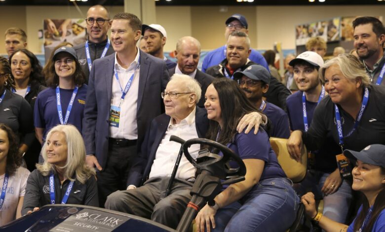 Warren Buffett tells WSJ he stepped aside as CEO after feeling old Warren Buffett tells WSJ he stepped aside as CEO after feeling old
