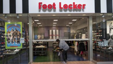 Dick’s Sporting Goods to buy Foot Locker for .4 billion