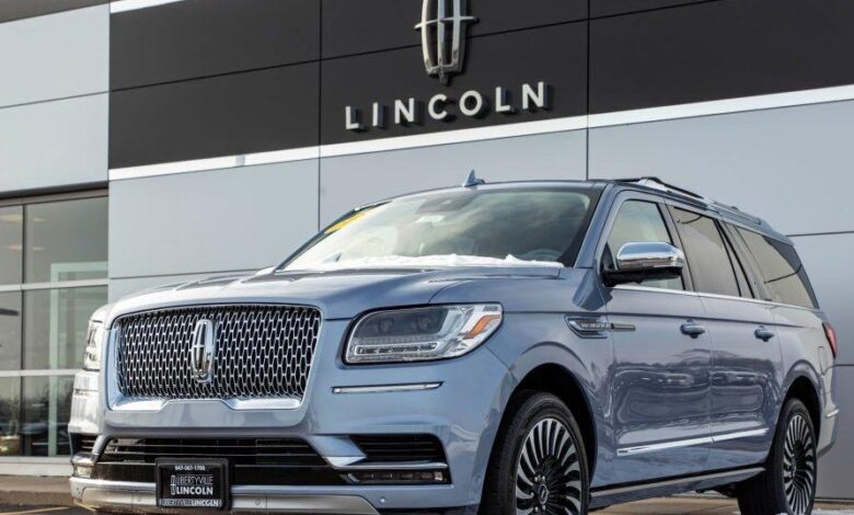 Ford recalls nearly 275,000 Navigator and Expedition SUVs over possible brake damage Ford recalls nearly 275,000 Navigator and Expedition SUVs over possible brake damage
