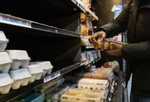 Consumer confidence falls to lowest level in 3 years amid inflation fears, U. of Michigan index shows