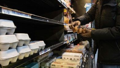 Consumer confidence falls to lowest level in 3 years amid inflation fears, U. of Michigan index shows