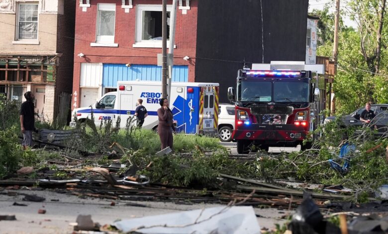 At least a dozen people dead across several states as storms take hold of America’s Heartland At least a dozen people dead across several states as storms take hold of America’s Heartland
