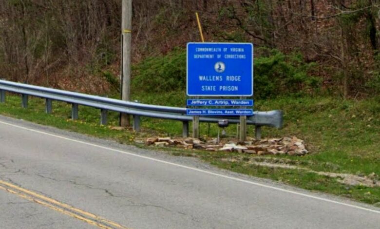 3 corrections officers stabbed by MS-13 gang members in prison: Officials 3 corrections officers stabbed by MS-13 gang members in prison: Officials
