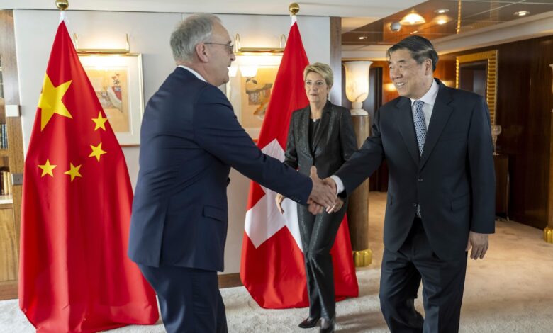 US and Chinese officials meet in Geneva to discuss tariffs US and Chinese officials meet in Geneva to discuss tariffs