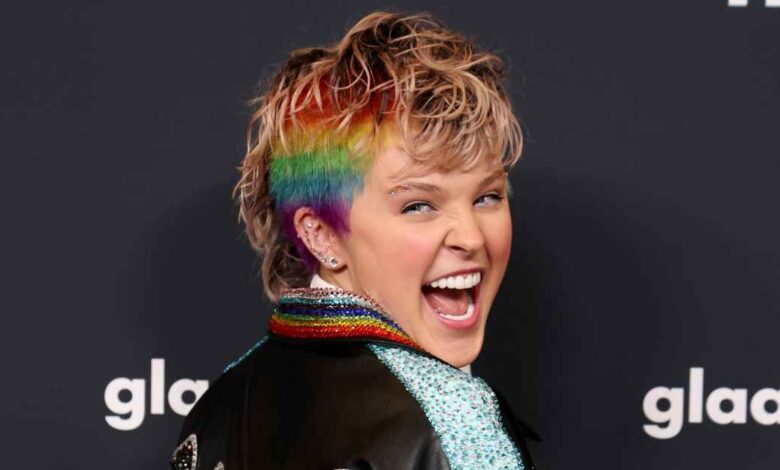 JoJo Siwa on Sexuality and Embracing Her Queer Identity JoJo Siwa on Sexuality and Embracing Her Queer Identity