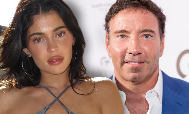 Kylie Jenner’s Surgeon Flooded With Copycat Boob Job Requests After Specs Revealed Kylie Jenner’s Surgeon Flooded With Copycat Boob Job Requests After Specs Revealed