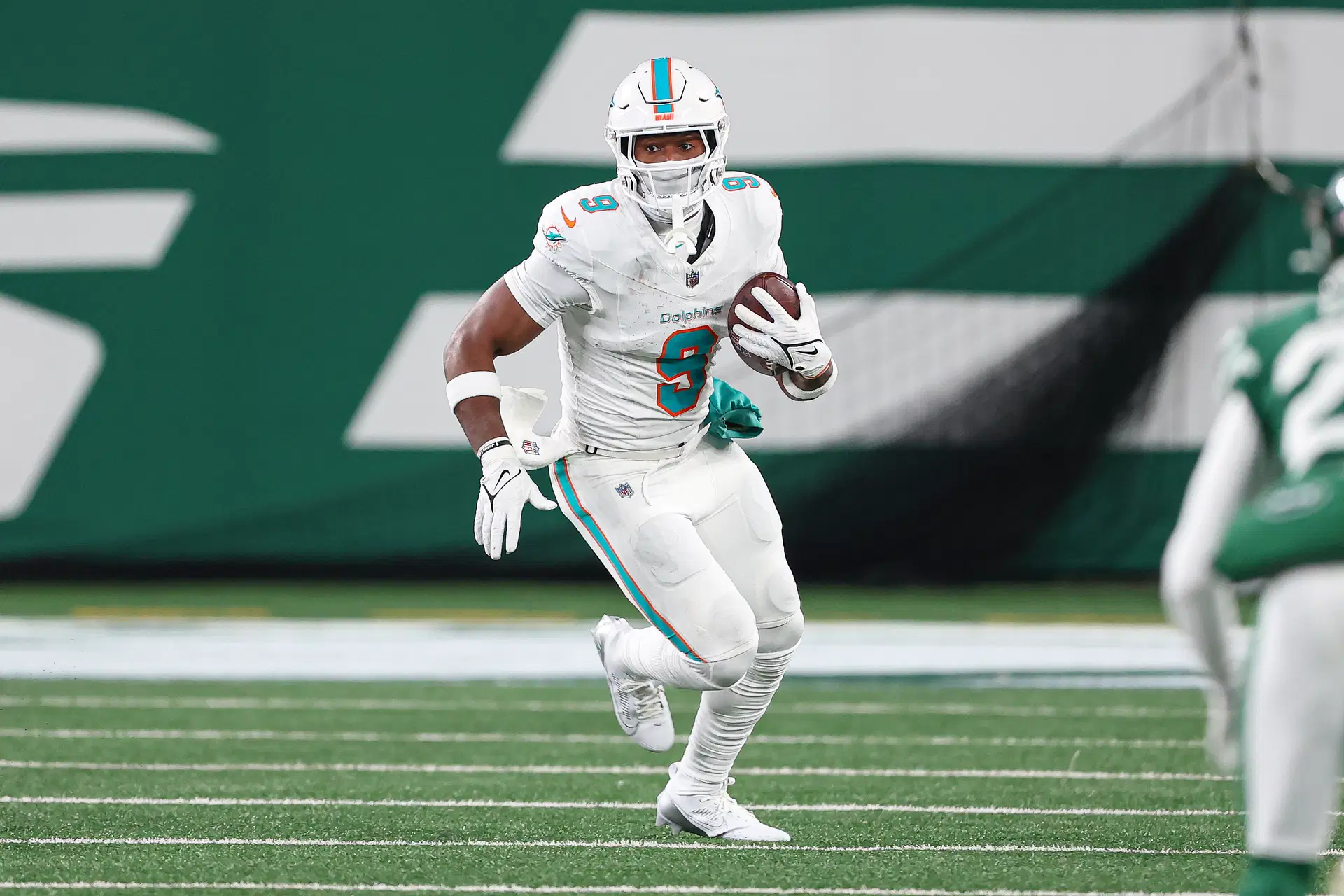 Miami eyeing new tight end after Jonnu Smith’s move to Steelers