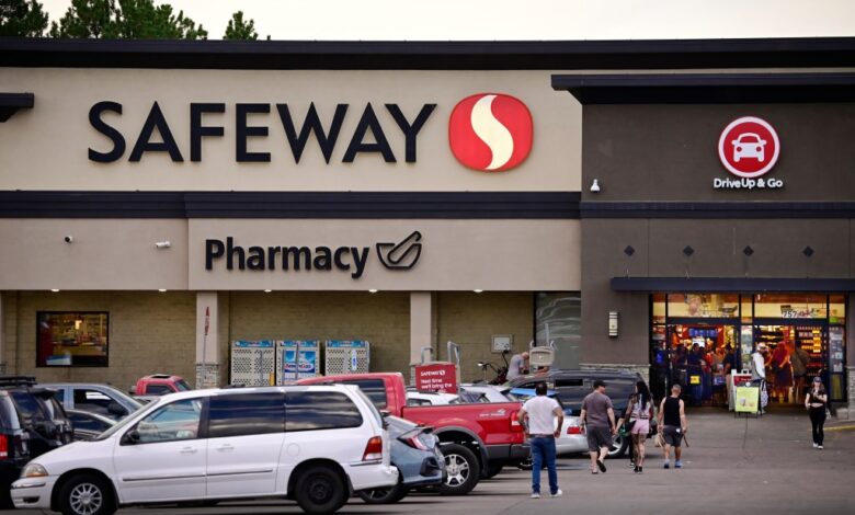 Safeway and Albertsons workers reject management’s final offer and will head to picket lines Safeway and Albertsons workers reject management’s final offer and will head to picket lines