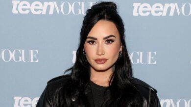 Demi Lovato Eating Frozen Yogurt Again at The Bigg Chill