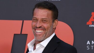 Tony Robbins Sues Over Unauthorized AI Chatbots