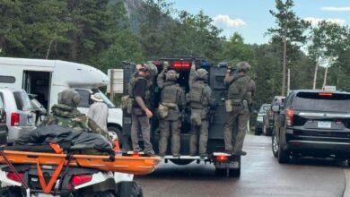 Search on for suspect who stabbed ranger in state park near Denver: Police