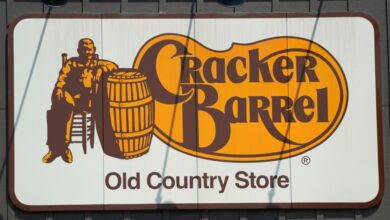 Cracker Barrel relents, says its old logo will return