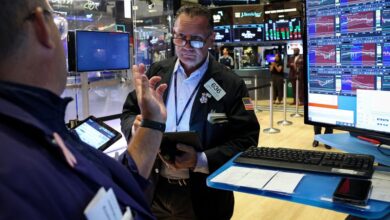 Fed bets slip, Powell takes the stage