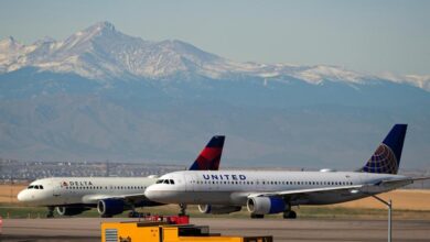 Passengers sue United and Delta for selling ‘window’ seats next to blank walls