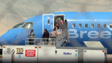 Breeze Airways flight diverts after unruly passenger twice breaks free of restraints: Police