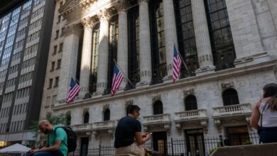 Dow falls over 500 points as investors digest hiring slowdown and new U.S. tariffs