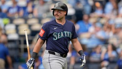 Mariners’ rare challenge helps secure 2-0 win over Royals, tie Astros for first place in AL West