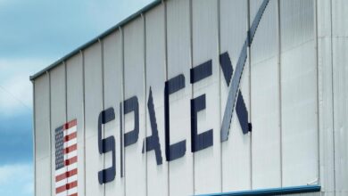 SpaceX spends B to acquire EchoStar spectrum licenses