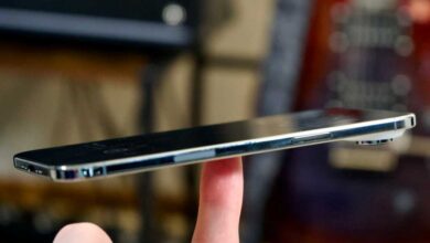 Dismal iPhone Air Sales Suggest Skinny Phones Are in Trouble