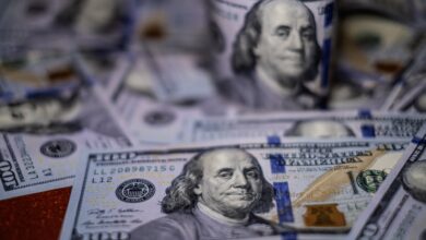 Dollar claws back losses from U.S. government shutdown, turns higher
