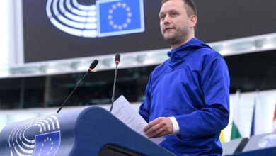 Greenland’s leader thanks the EU and urges the bloc to invest in his island