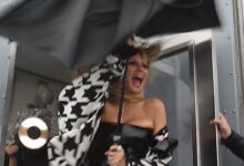 Heidi Klum Struggles With Umbrella in Gale Force Wind on NYC Rooftop, on Video Heidi Klum Struggles With Umbrella in Gale Force Wind on NYC Rooftop, on Video