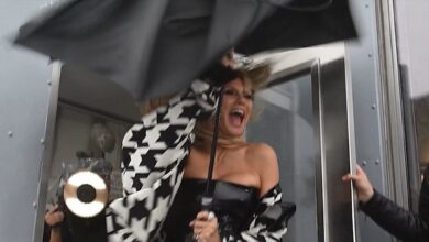 Heidi Klum Struggles With Umbrella in Gale Force Wind on NYC Rooftop, on Video