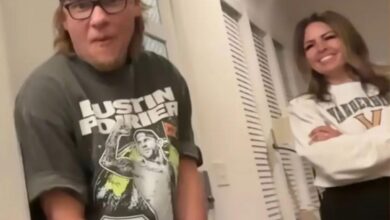 Theo Von cozies up to Vanderbilt QB Diego Pavia’s mom during ‘Nightcap’