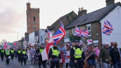 UK police hunt for an imprisoned asylum-seeker who was released in error