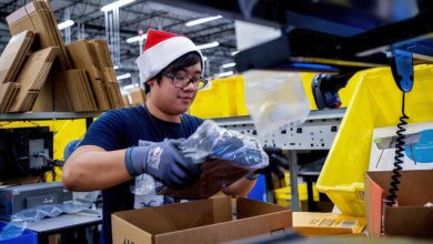 Amazon says it plans to hire 250,000 seasonal workers