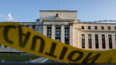 Federal Reserve officials remain cautious on future rate cuts