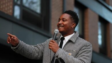 AOC throws cold water on fellow lefty’s primary challenge to Hakeem Jeffries