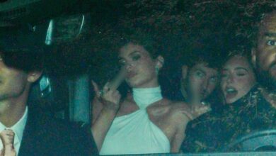 Kylie Jenner Flips Off Photogs Arriving To Kris Jenner’s Birthday Party