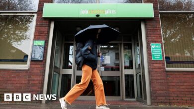 UK unemployment rate rises to 5% as jobs market weakens