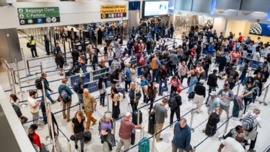 Airlines cancel hundreds of flights Friday as shutdown stretches on