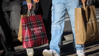 Tips to stretch your dollar this holiday season