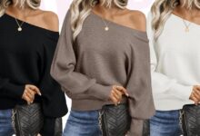 All the Rich Moms Are Wearing This Off-Shoulder Sweater Style All the Rich Moms Are Wearing This Off-Shoulder Sweater Style