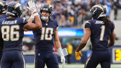 Chargers QB Justin Herbert has surgery on non-throwing hand, playing status to be determined