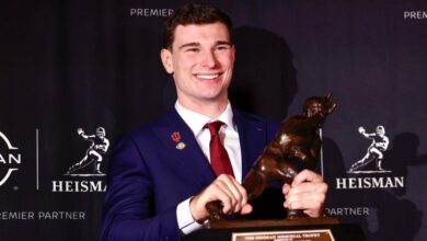 Indiana QB Fernando Mendoza Dedicates Heisman Trophy to Mom