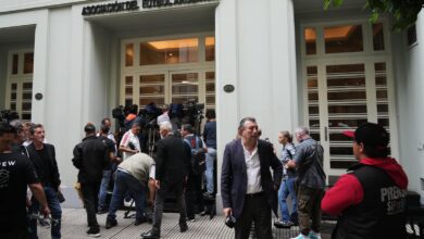 Police raid Argentine soccer clubs and AFA as part of investigation into alleged money laundering