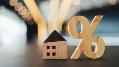 Mortgage rates fall to their lowest level in 2025