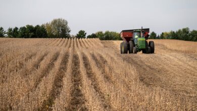 Trump announces billion aid package for U.S. farmers