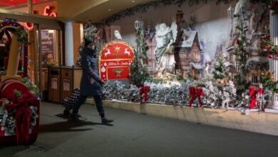 CBS News poll finds Americans say holidays are costing them more, some are scaling back