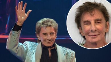 Barry Manilow Shares Hospital Bed Selfie and Update After Cancer Diagnosis