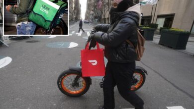 Judge declines to block NYC law requiring food delivery apps to give customers tipping option
