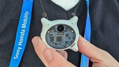 Looki L1 AI Pendant Hands-on: Ridiculous, But I Kind Of Love It