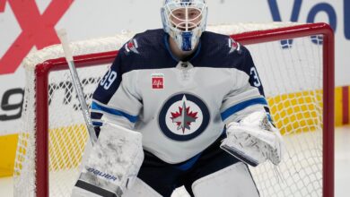 Sharks acquire goaltender Laurent Brossoit in a trade with the Blackhawks