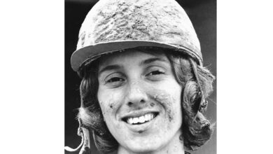 Diane Crump, the first female jockey to ride in the Kentucky Derby, dies at 77